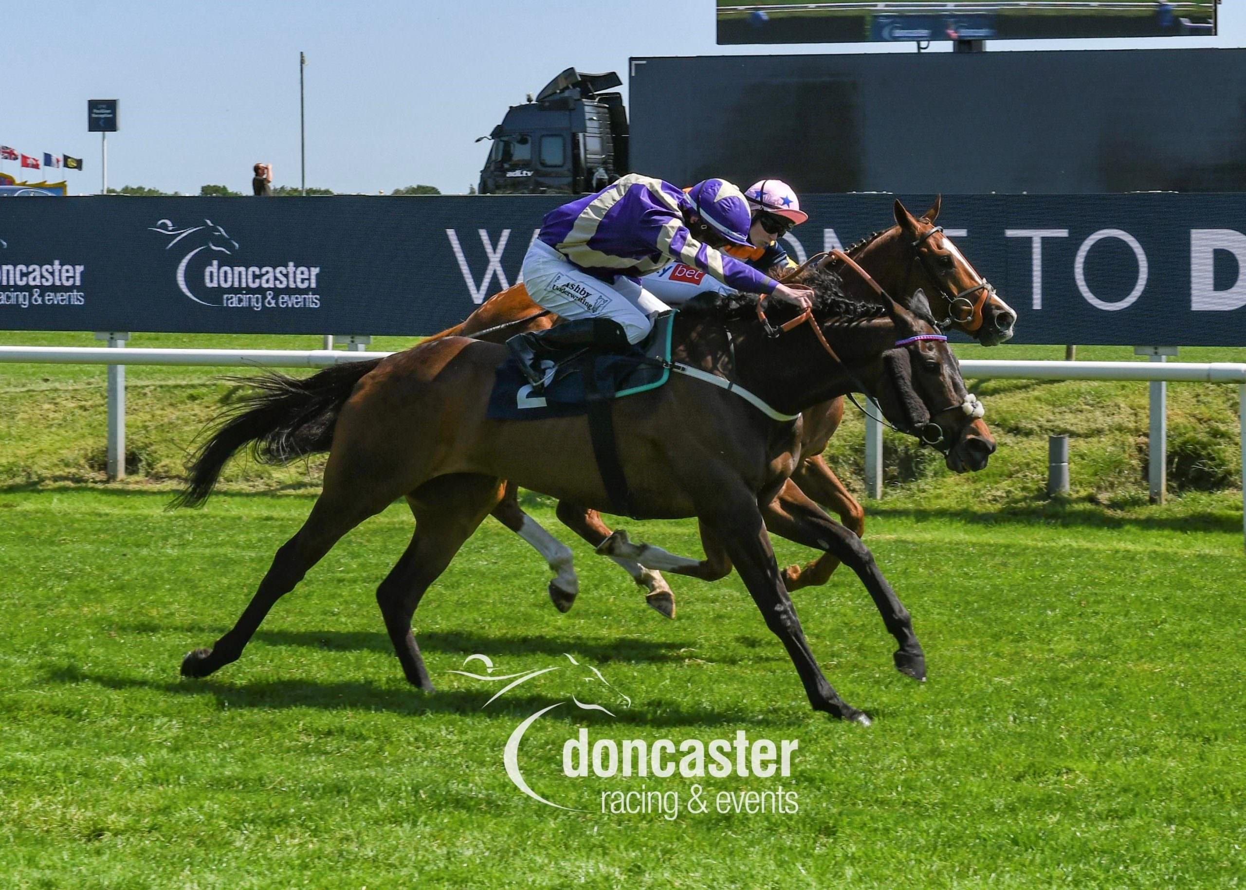 Blow Your Horn wins at Doncaster - Ian Williams Racing